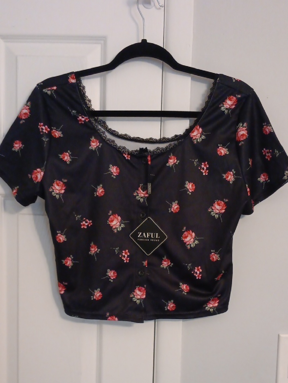 NWT ZAFUL Black Rose Print Short Sleeve Button Front Crop Top